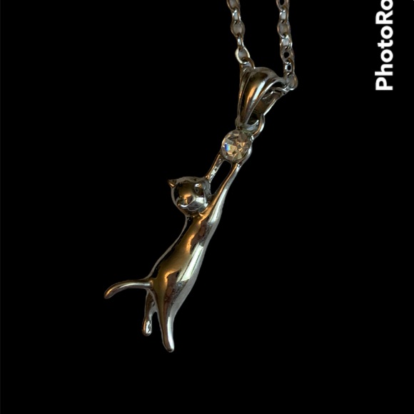 Dangling Cat Necklace - Picture 2 of 3